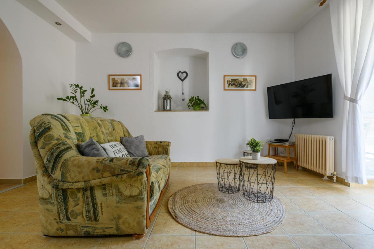 Apartman Aleksandra Пула Экстерьер фото